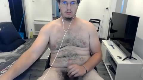 Snapshot of alex90080 chatting on July 7, 2026, 8:18 am alex90080 online show from July 7, 2026, 8:18 am
