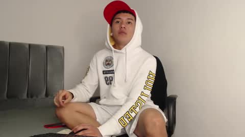 Snapshot of alex__lover chatting on December 1, 2024, 11:58 pm Owen online show from December 1, 2024, 11:58 pm