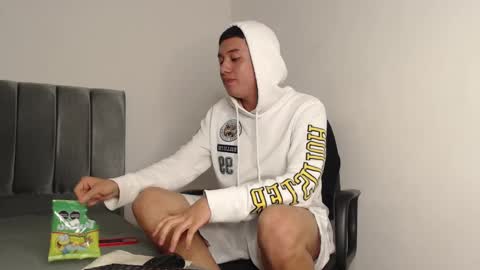 Snapshot of alex__lover chatting on December 2, 2024, 3:04 am Owen online show from December 2, 2024, 3:04 am