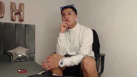 Snapshot of alex__lover chatting on December 6, 2024, 3:41 am Owen online show from December 6, 2024, 3:41 am