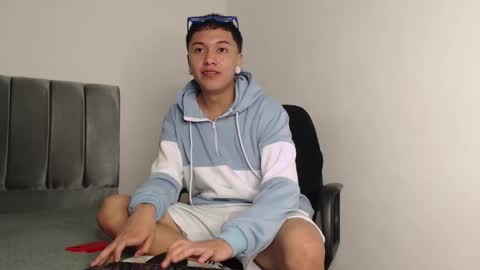 Snapshot of alex__lover chatting on December 7, 2024, 1:58 am Owen online show from December 7, 2024, 1:58 am