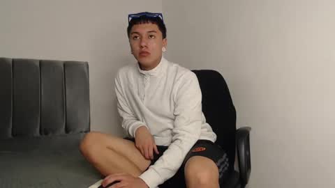 Snapshot of alex__lover chatting on December 16, 2024, 1:53 am Owen online show from December 16, 2024, 1:53 am