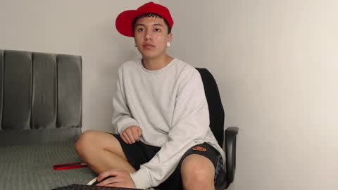 Snapshot of alex__lover chatting on December 17, 2024, 1:29 am Owen online show from December 17, 2024, 1:29 am