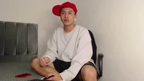 Snapshot of alex__lover chatting on December 17, 2024, 5:40 am Owen online show from December 17, 2024, 5:40 am