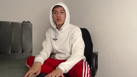 Snapshot of alex__lover chatting on December 18, 2024, 2:21 am Owen online show from December 18, 2024, 2:21 am