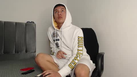 Snapshot of alex__lover chatting on December 19, 2024, 2:12 am Owen online show from December 19, 2024, 2:12 am