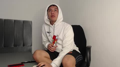 Snapshot of alex__lover chatting on December 21, 2024, 1:47 am Owen online show from December 21, 2024, 1:47 am