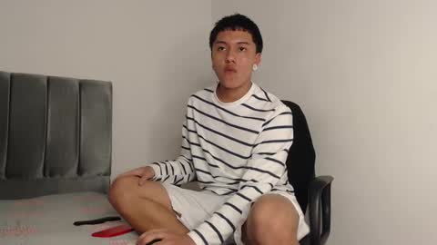 Snapshot of alex__lover chatting on January 17, 2025, 1:47 am Owen online show from January 17, 2025, 1:47 am