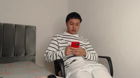 Snapshot of alex__lover chatting on January 17, 2025, 4:49 am Owen online show from January 17, 2025, 4:49 am