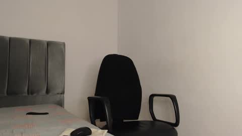 Snapshot of alex__lover chatting on January 21, 2025, 1:50 am Owen online show from January 21, 2025, 1:50 am