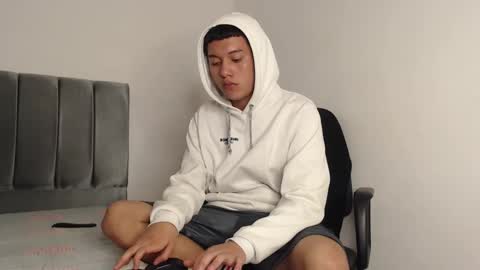 Snapshot of alex__lover chatting on January 21, 2025, 4:54 am Owen online show from January 21, 2025, 4:54 am