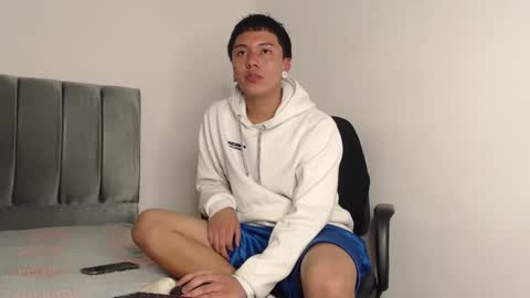 Snapshot of alex__lover chatting on January 23, 2025, 1:41 am Owen online show from January 23, 2025, 1:41 am