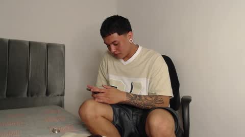 Snapshot of alex__lover chatting on January 28, 2025, 5:00 am Owen online show from January 28, 2025, 5:00 am