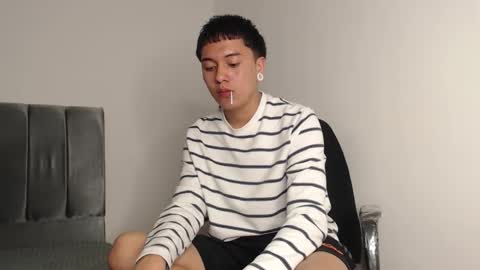 Snapshot of alex__lover chatting on October 15, 2025, 3:17 am Owen online show from October 15, 2025, 3:17 am