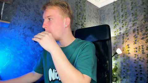 Snapshot of alex__sweet chatting on October 3, 2025, 9:17 am your Alex online show from October 3, 2025, 9:17 am