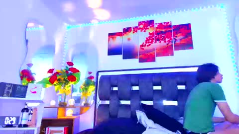 sneider online show from September 19, 2025, 7:58 pm