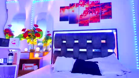 sneider online show from September 30, 2025, 7:52 pm