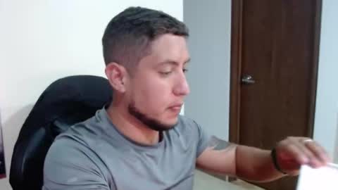 Snapshot of alex_colombia_b chatting on May 20, 2026, 1:01 am alex online show from May 20, 2026, 1:01 am