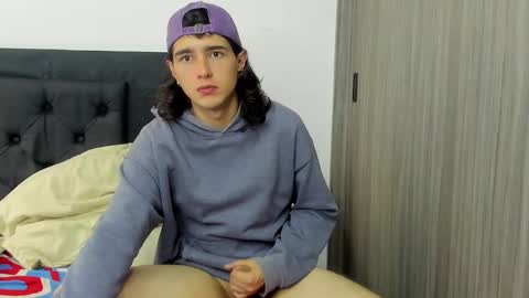 alex_connorr online show from January 6, 2025, 8:07 pm