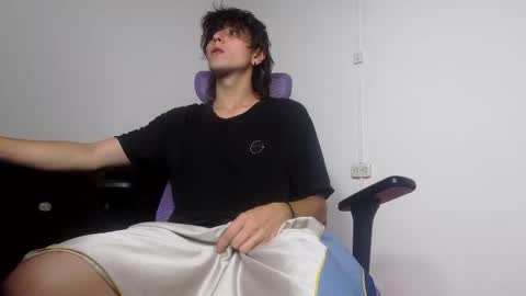 alex_connorr online show from April 13, 2026, 3:01 am