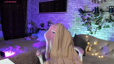 alex_howell online show from January 10, 2025, 8:37 pm