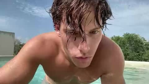 Snapshot of alex_islive chatting on June 4, 2026, 8:37 pm Alex Stone online show from June 4, 2026, 8:37 pm