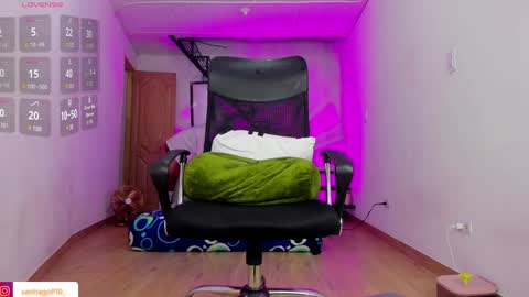 Snapshot of alex_lord_ chatting on December 8, 2024, 4:04 am i am Alex online show from December 8, 2024, 4:04 am