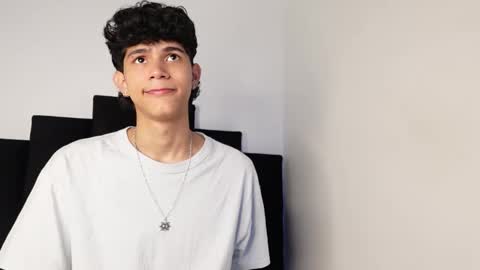 alex_mark_ online show from September 22, 2025, 2:08 pm