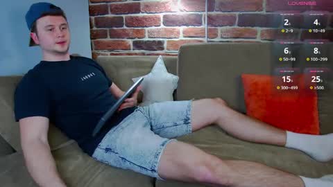 Snapshot of alex_onelove chatting on April 1, 2026, 1:41 pm Alex online show from April 1, 2026, 1:41 pm