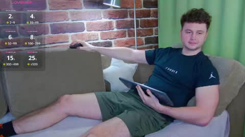 Snapshot of alex_onelove chatting on April 21, 2026, 6:52 am Alex online show from April 21, 2026, 6:52 am
