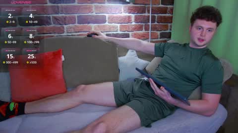 Snapshot of alex_onelove chatting on April 23, 2026, 12:29 pm Alex online show from April 23, 2026, 12:29 pm