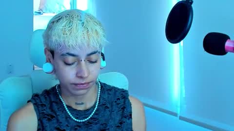 Residente0xxx online show from November 23, 2025, 2:50 pm