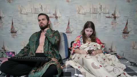 Alex and Sarah online show from October 28, 2025, 9:17 pm