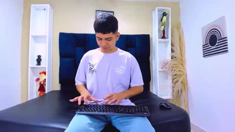 Alex Vanz online show from December 18, 2025, 11:27 am