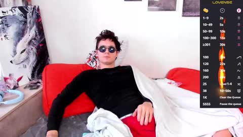 Alex WandHot online show from October 26, 2025, 3:45 am