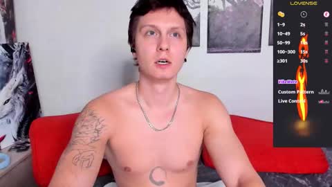 Alex WandHot online show from October 26, 2025, 3:51 pm