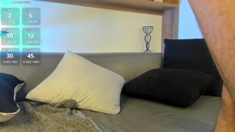 alex_wolf05 online show from May 25, 2026, 9:32 pm