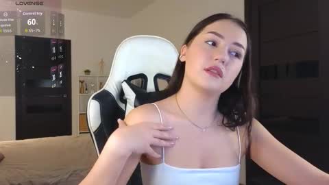 Snapshot of alexa_2007 chatting on November 3, 2025, 2:35 am Alexa dont forget to thumbs up me online show from November 3, 2025, 2:35 am