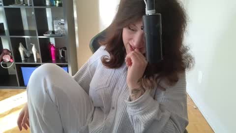 dont be afraid to click social media link its  working  just click on that  online show from October 22, 2025, 8:08 pm