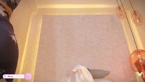 Alexa Millers online show from December 19, 2025, 5:14 am