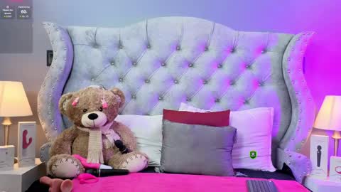Aleza Starck online show from May 4, 2026, 6:37 pm