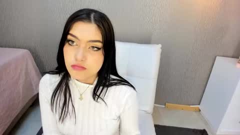 Alexa Thaylor online show from December 11, 2024, 2:33 pm