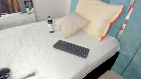 Snapshot of alexaa_small chatting on March 10, 2025, 11:42 am alexaa_small online show from March 10, 2025, 11:42 am