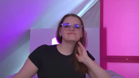 Snapshot of alexaavery chatting on June 3, 2026, 2:33 pm AlexaAvery online show from June 3, 2026, 2:33 pm