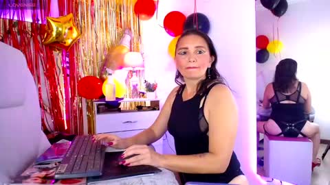 Snapshot of alexamoon__ chatting on October 1, 2025, 5:41 pm Alexa Moon online show from October 1, 2025, 5:41 pm