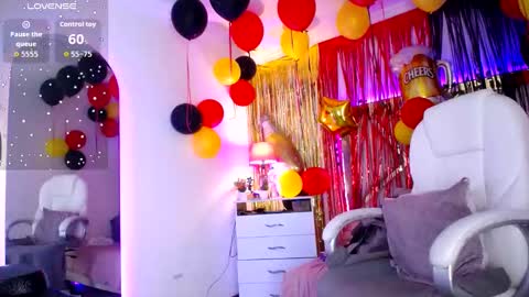 Snapshot of alexamoon__ chatting on October 3, 2025, 6:38 pm Alexa Moon online show from October 3, 2025, 6:38 pm