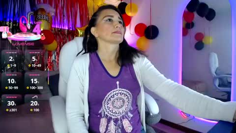 Snapshot of alexamoon__ chatting on October 4, 2025, 3:43 pm Alexa Moon online show from October 4, 2025, 3:43 pm