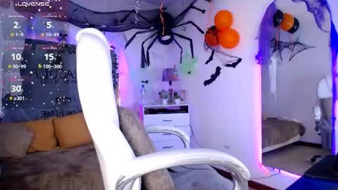 Snapshot of alexamoon__ chatting on October 26, 2025, 4:35 pm Alexa Moon online show from October 26, 2025, 4:35 pm