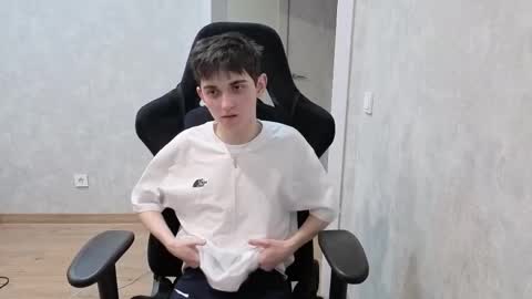 Snapshot of alexander_18_xxl chatting on April 4, 2026, 7:11 pm Alexander online show from April 4, 2026, 7:11 pm