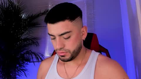 Snapshot of alexander_diiaz chatting on October 20, 2025, 1:44 pm Alexander Diaz online show from October 20, 2025, 1:44 pm